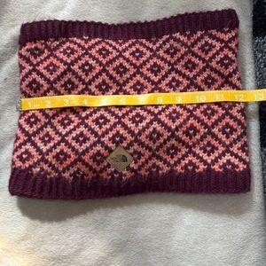 The north face- Sports gaiter unisex-crochet outside fleece inside COZY!!